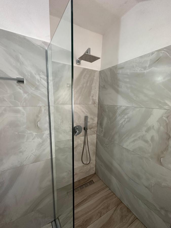 Guesthouse Vila Ari Ksamil Extérieur photo