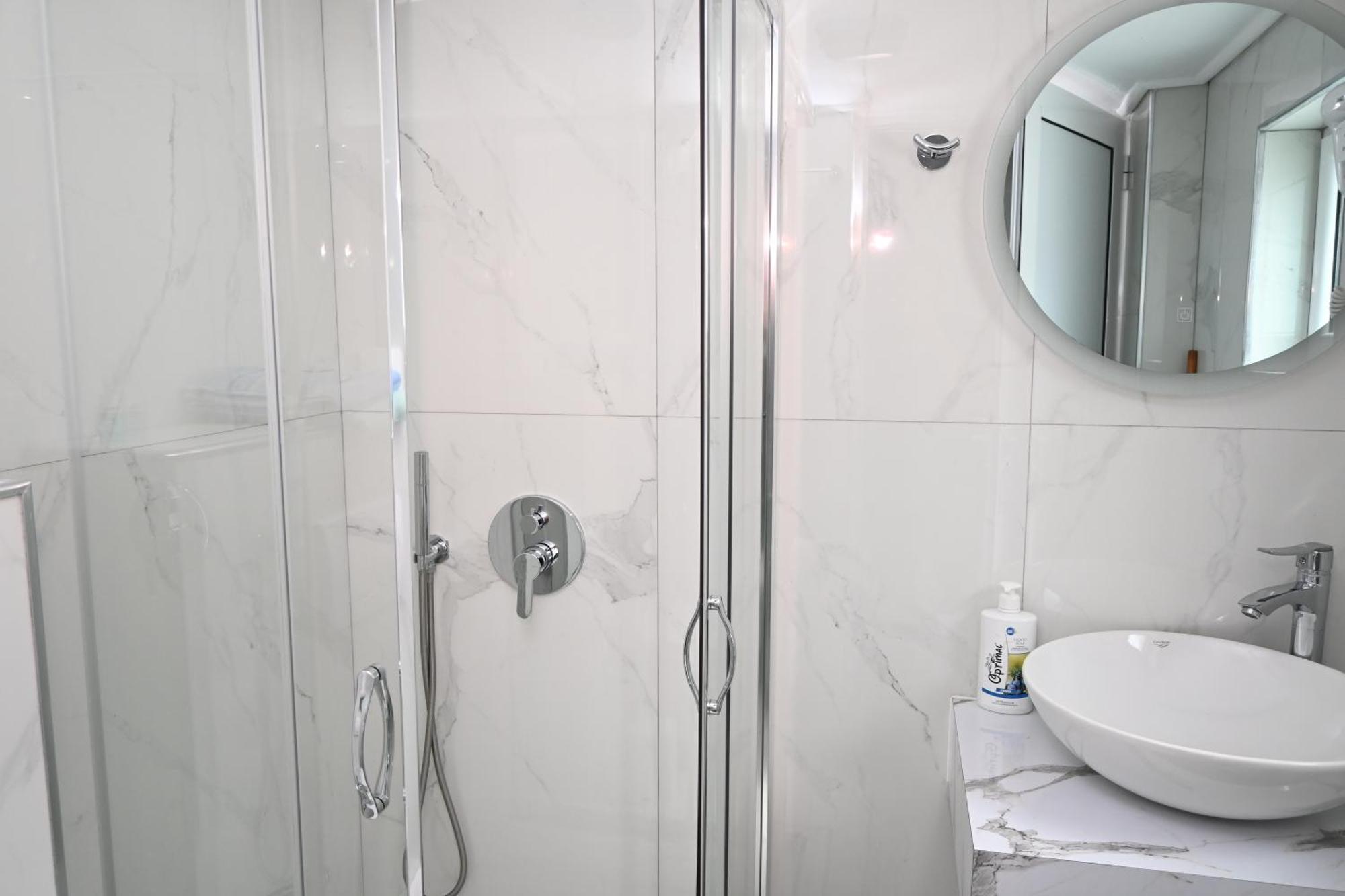 Guesthouse Vila Ari Ksamil Extérieur photo